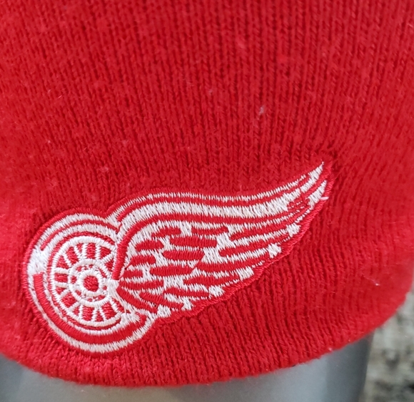 Detroit Red Wings Face Mask Beanie Boy Reebok Face Off Collection Boys Size 8-20 - Picture 5 of 7